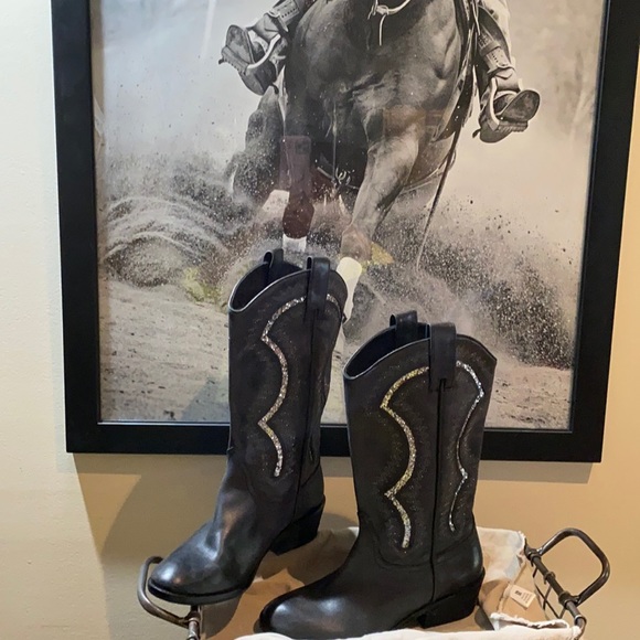 Reba Boots 7M Black w/ Silver Sequins design - Picture 1 of 2